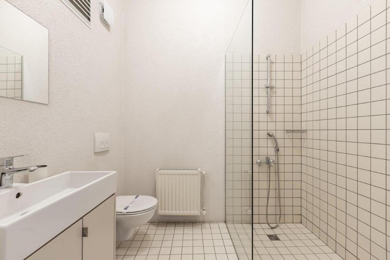Warm Cozy Charming 2bd2bath Galatatower Gem! #256 *