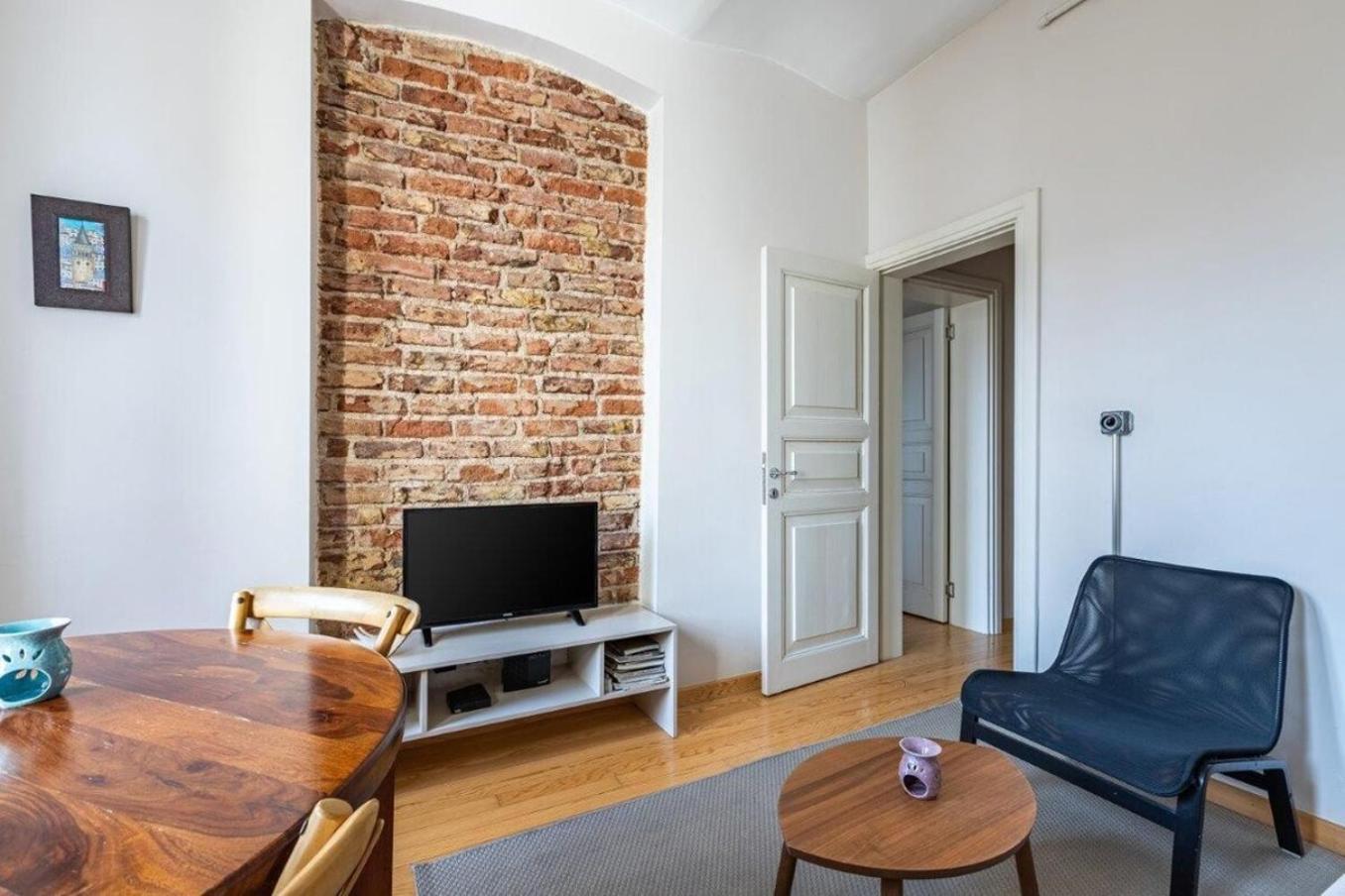 Warm Cozy Charming 2bd2bath Galatatower Gem! #256 Apartment