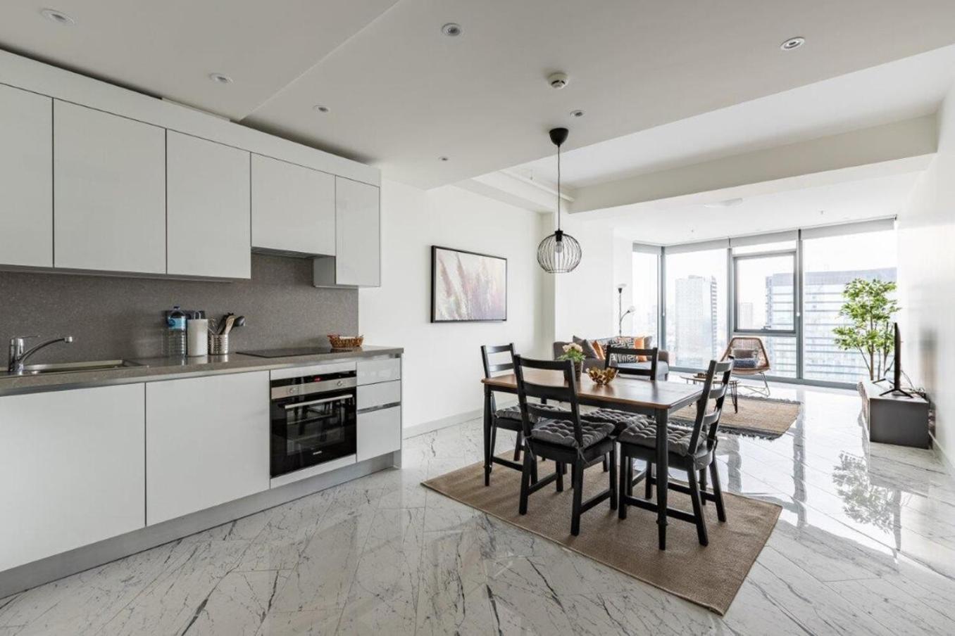 Gorgeous Modern 1bd Views W Poolgym! #255 Apartment