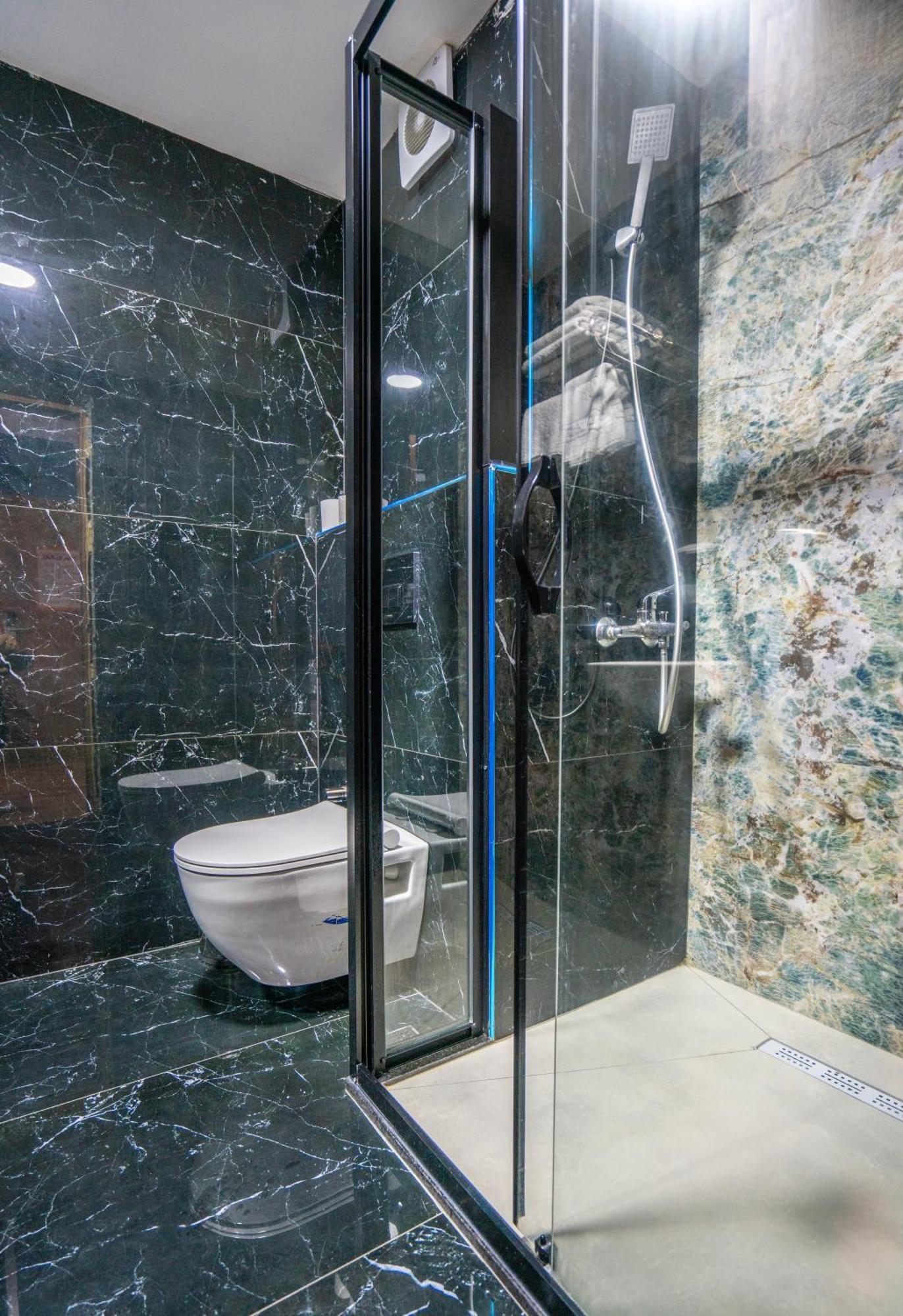 Royal Nest Hotel *