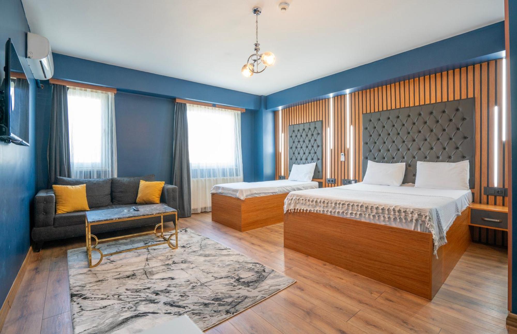 Royal Nest Hotel *
