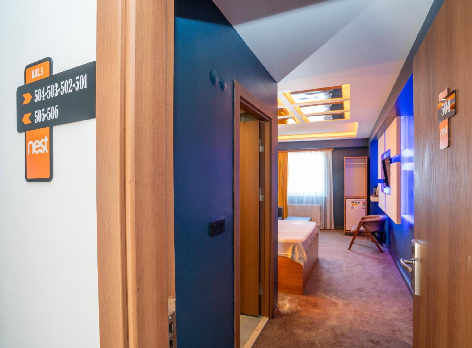 Royal Nest Hotel *