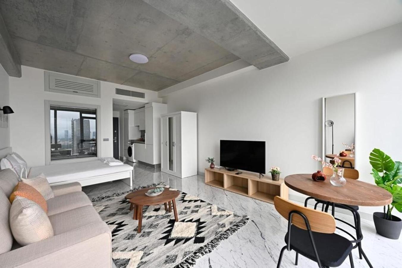 Cozy Bright W Parking, Poolviews! #237 Apartment *