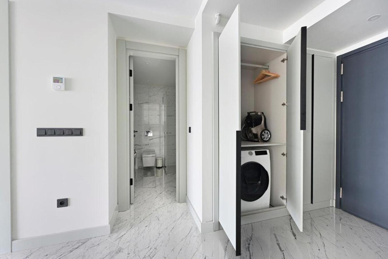 Beautiful Modern 1bd Views W Poolgym! #223 Istanbul