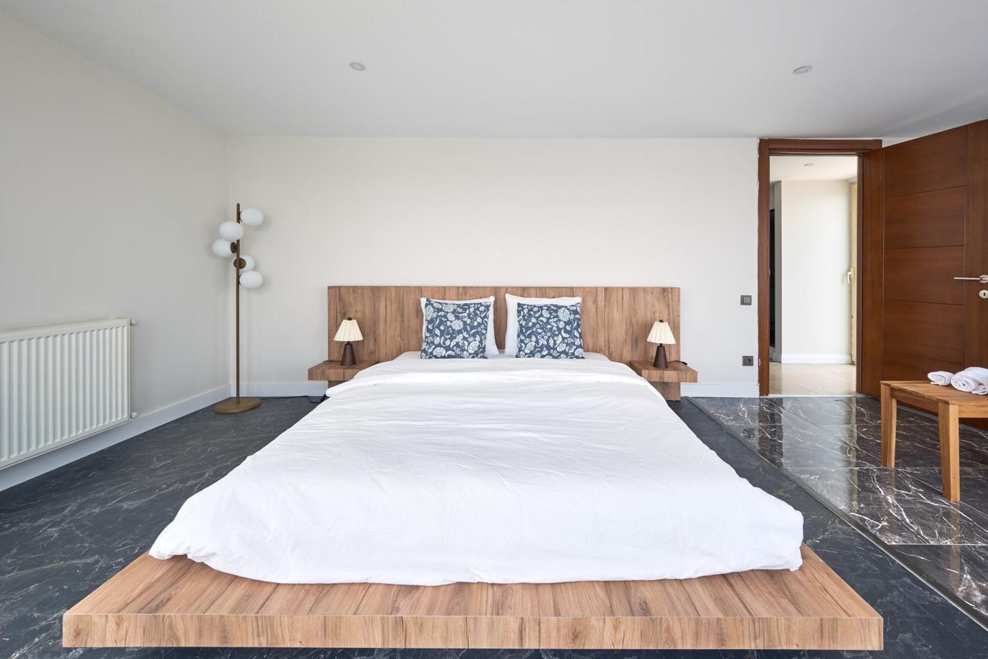 Modern Duplex Bosphorus View With Teracce Apartment