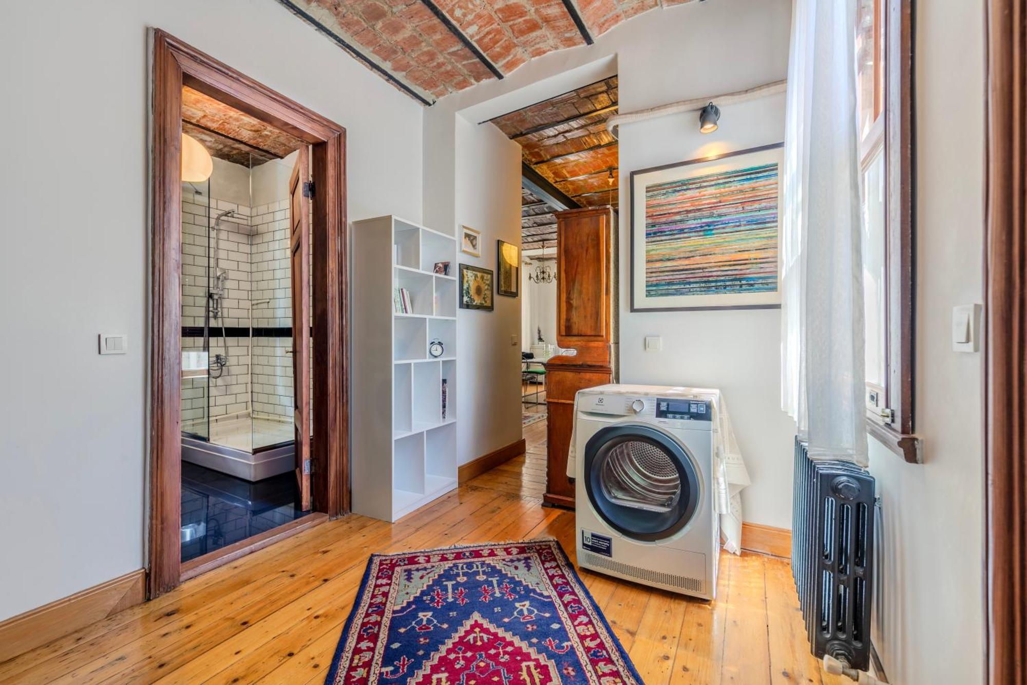 Historic Spacious Galata Apartment
