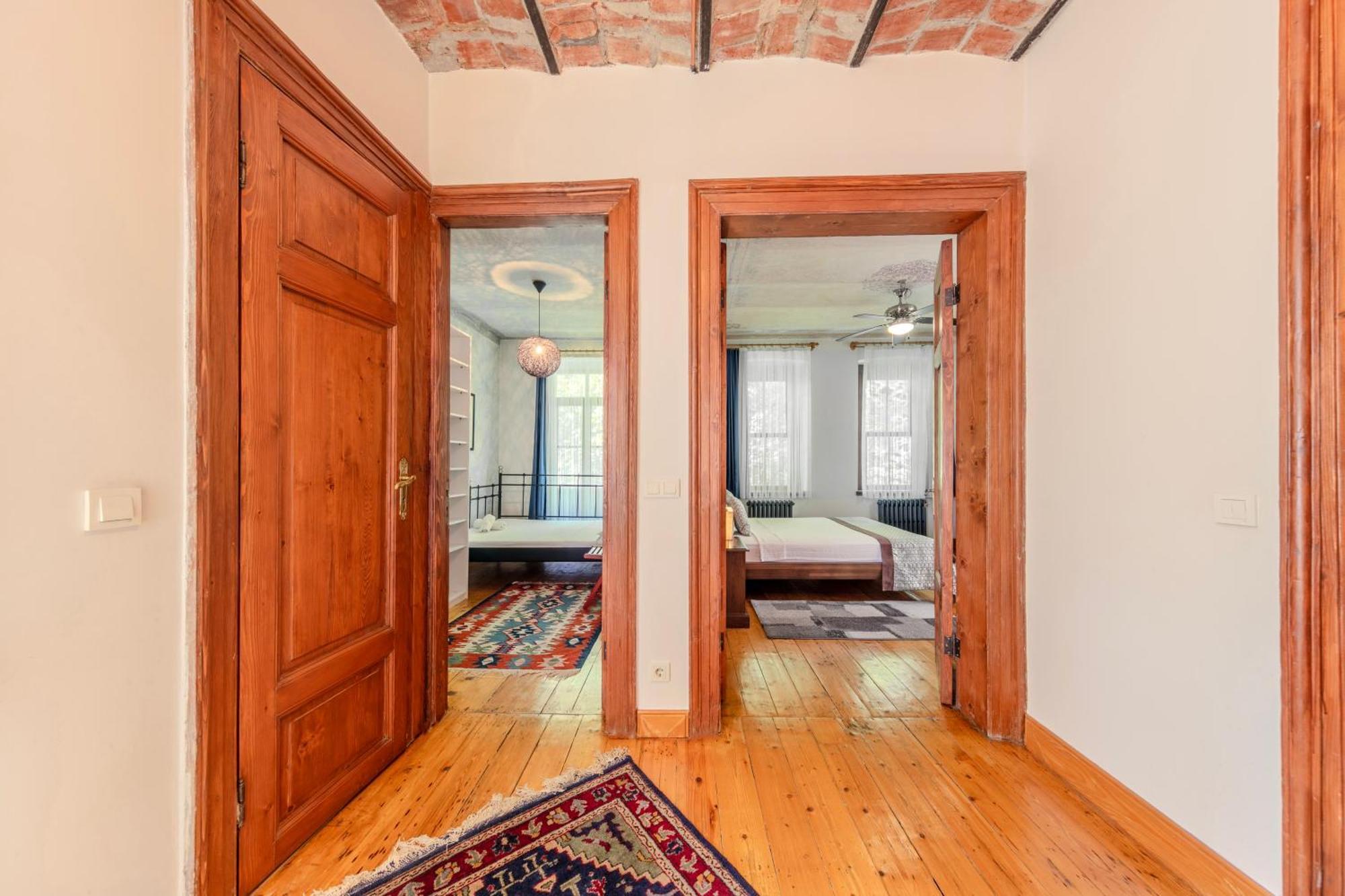 Historic Spacious Galata Apartment *
