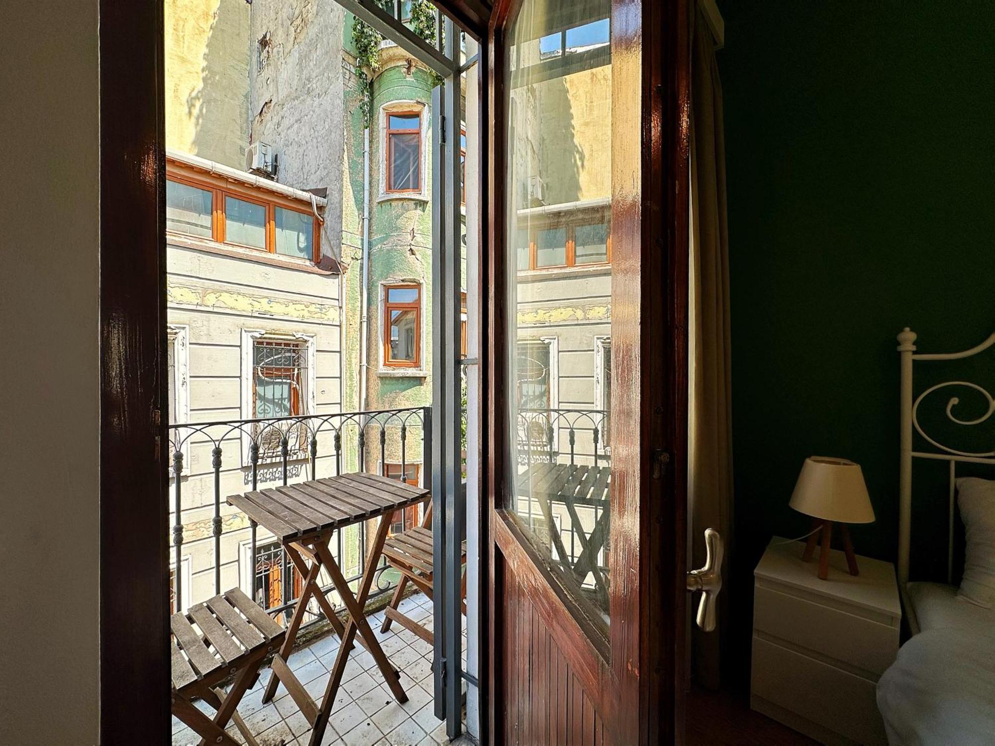 Triplex In Taksim Square With 3 Bedroom Apartment *