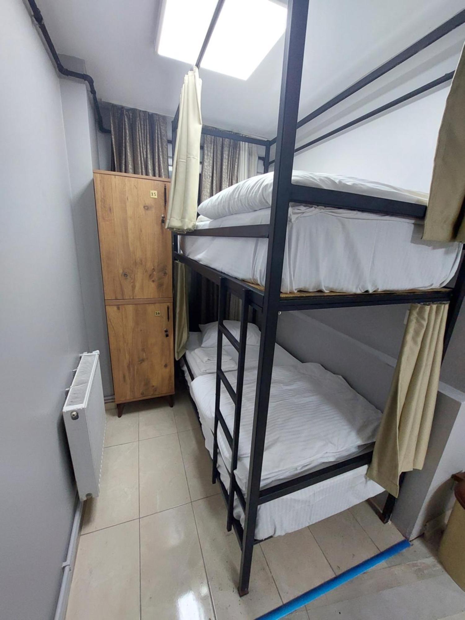 Moon Hostel *