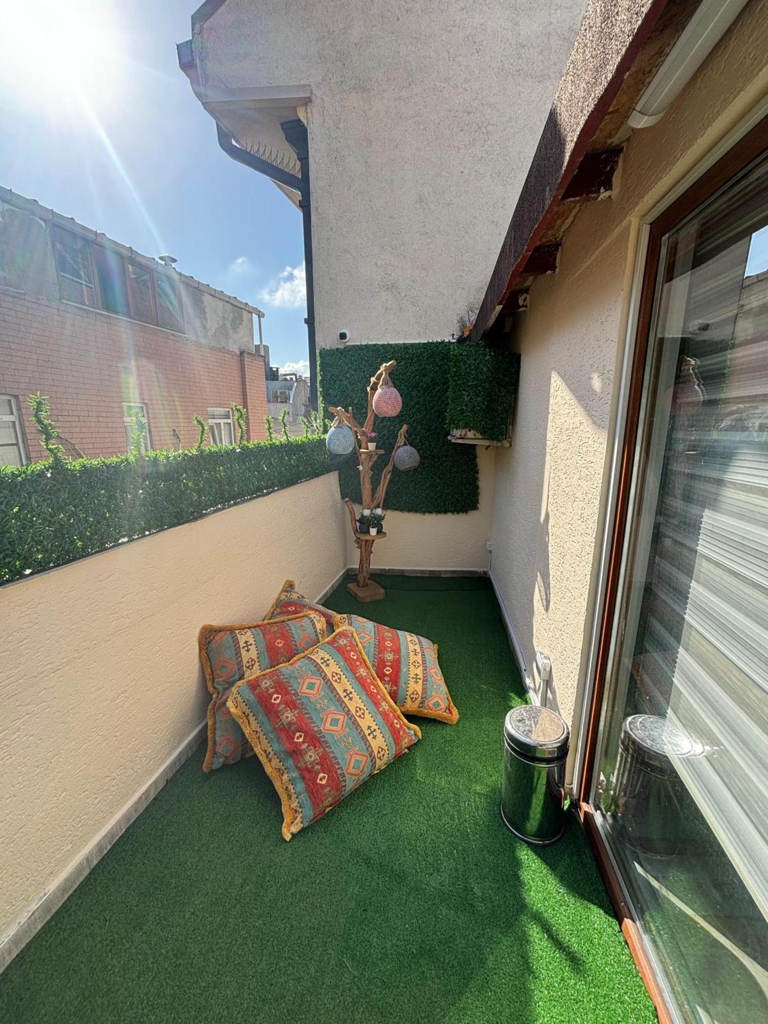 Moon Hostel *