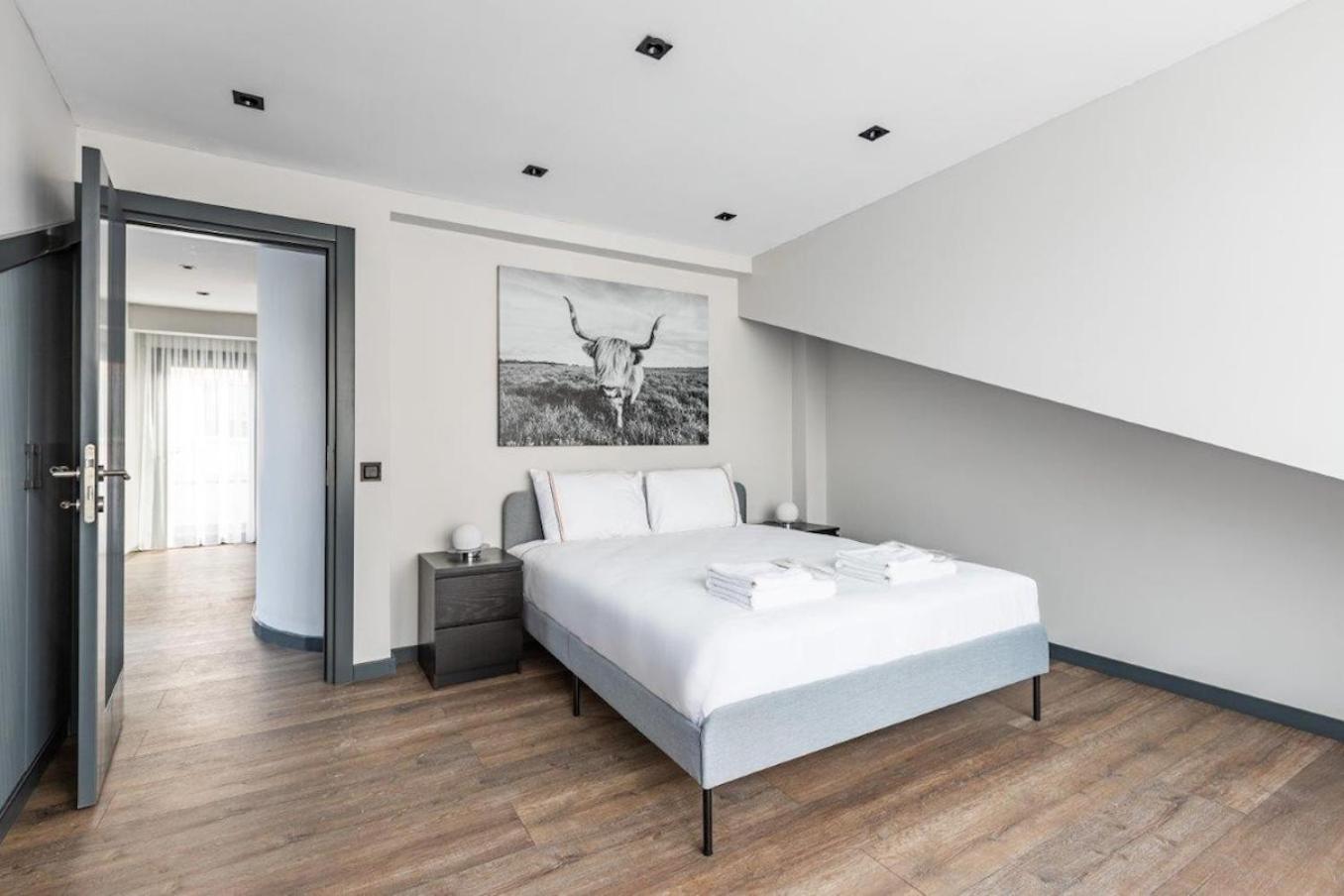 Duplex Penthouse Wparking 3bd2bath Views! #340