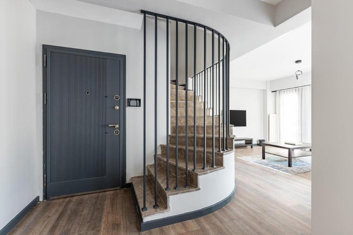 Apartment Duplex Penthouse Wparking 3bd2bath Views! #340 *