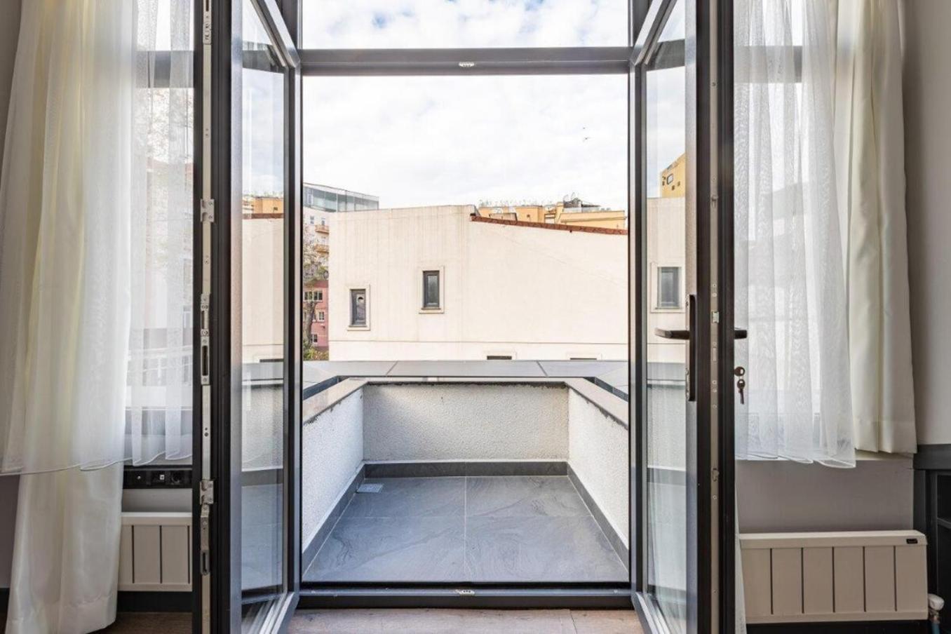 Apartment Duplex Penthouse Wparking 3bd2bath Views! #340 Istanbul