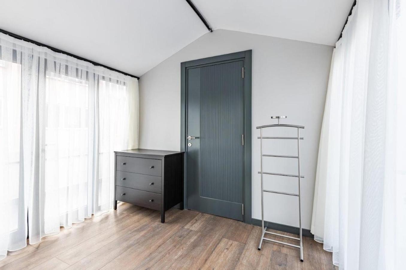Apartment Duplex Penthouse Wparking 3bd2bath Views! #340 *