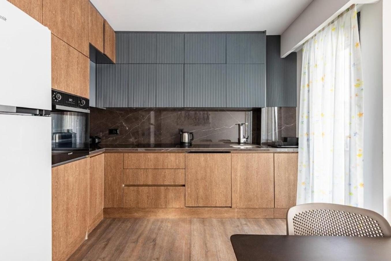 Duplex Penthouse Wparking 3bd2bath Views! #340 Apartment