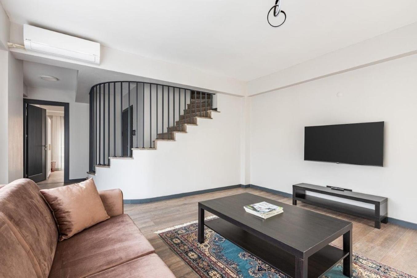 Duplex Penthouse Wparking 3bd2bath Views! #340