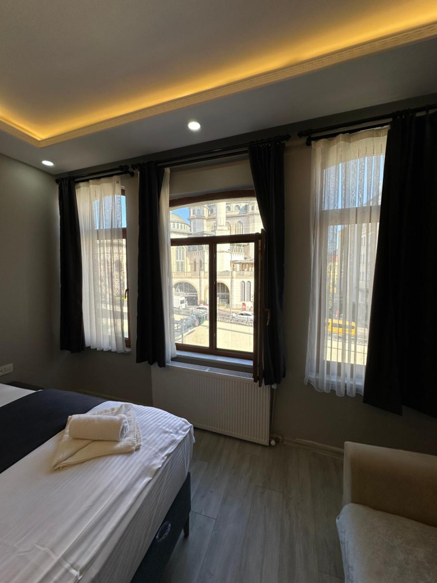 The Square 30 * Istanbul