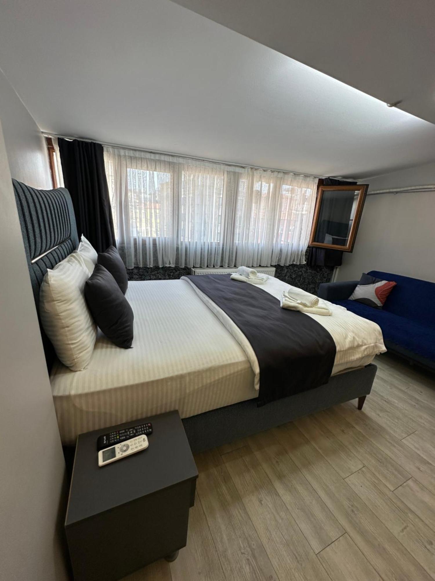 The Square 30 Hotel