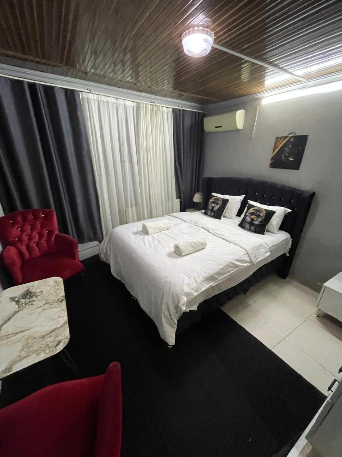 Nefti Red Aparthotel