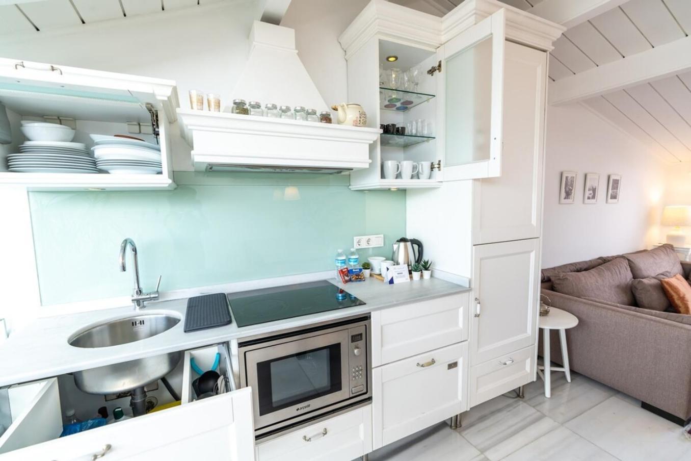 Stylish Duplex In Beyolu With Private Terrace