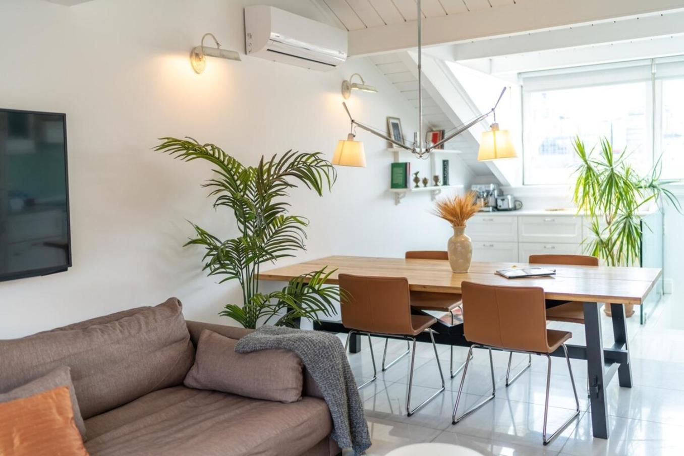 Stylish Duplex In Beyolu With Private Terrace *