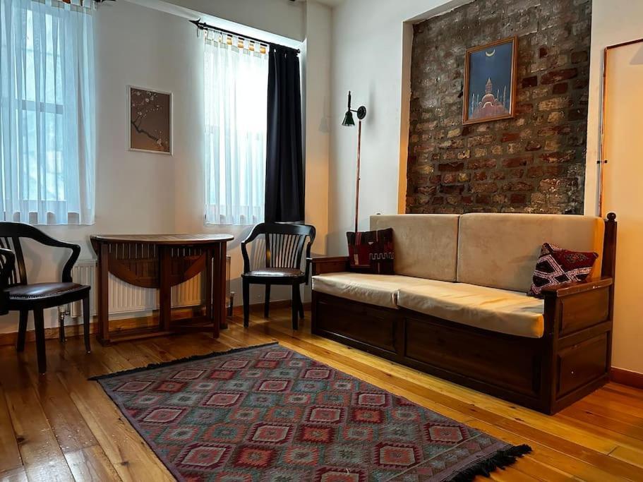2br, 2ba, Ground Flr Of Historical Building, Galata *