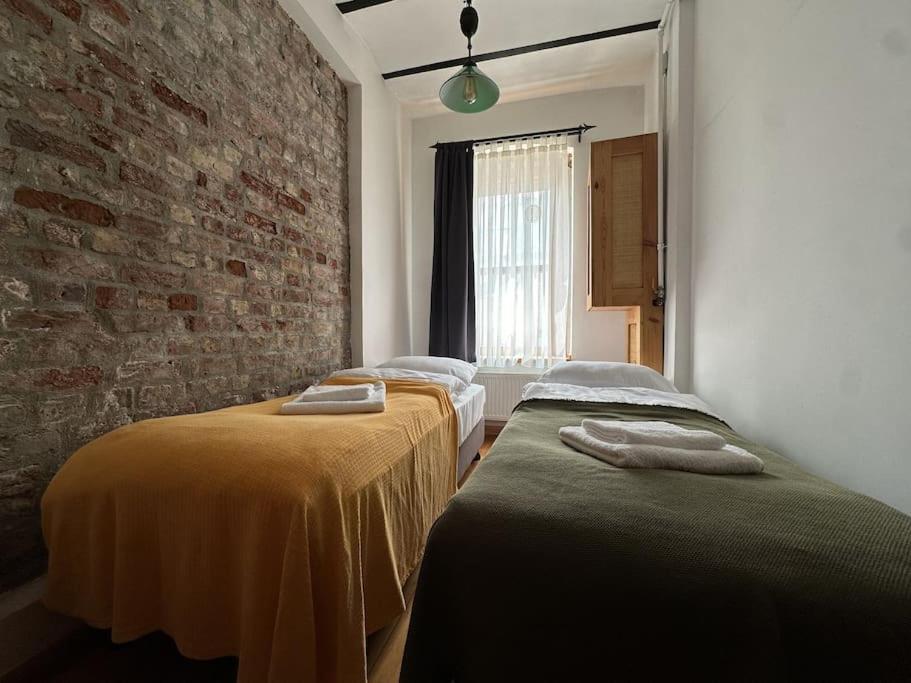 Apartment 2br, 2ba, Ground Flr Of Historical Building, Galata Istanbul