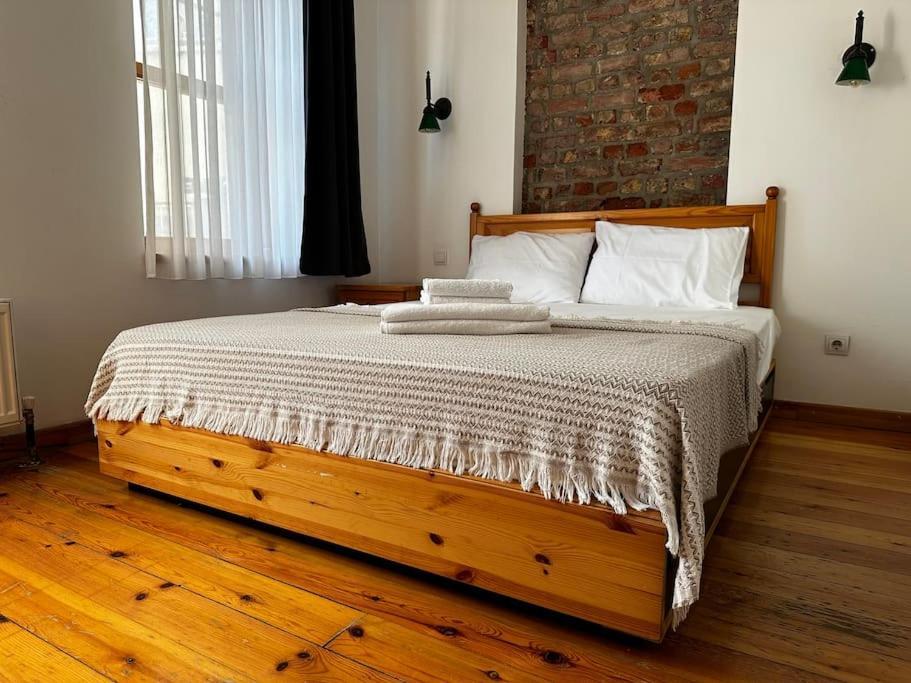 2br, 2ba, Ground Flr Of Historical Building, Galata Istanbul