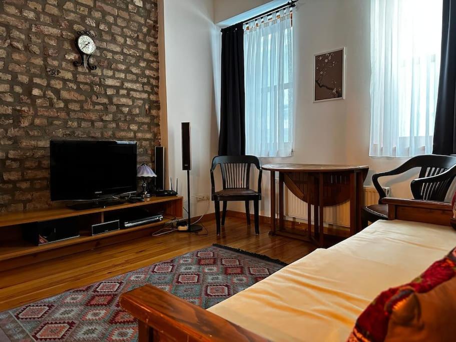2br, 2ba, Ground Flr Of Historical Building, Galata