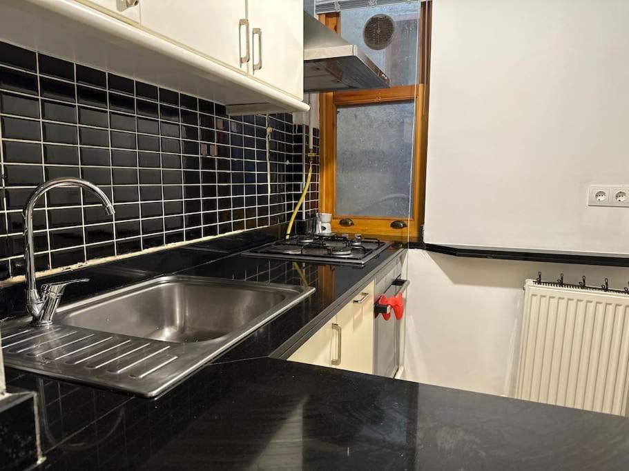2br, 2ba, Ground Flr Of Historical Building, Galata Apartment
