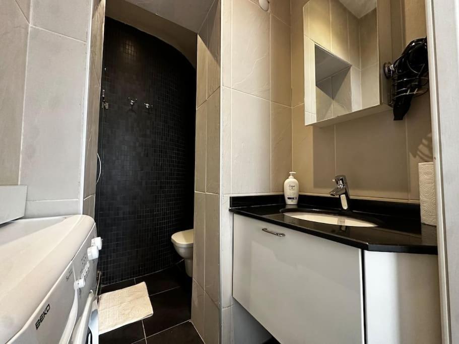 Apartment 2br, 2ba, Ground Flr Of Historical Building, Galata