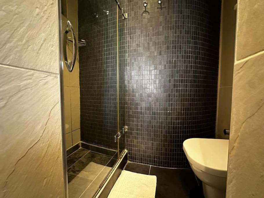 Apartment 2br, 2ba, Ground Flr Of Historical Building, Galata