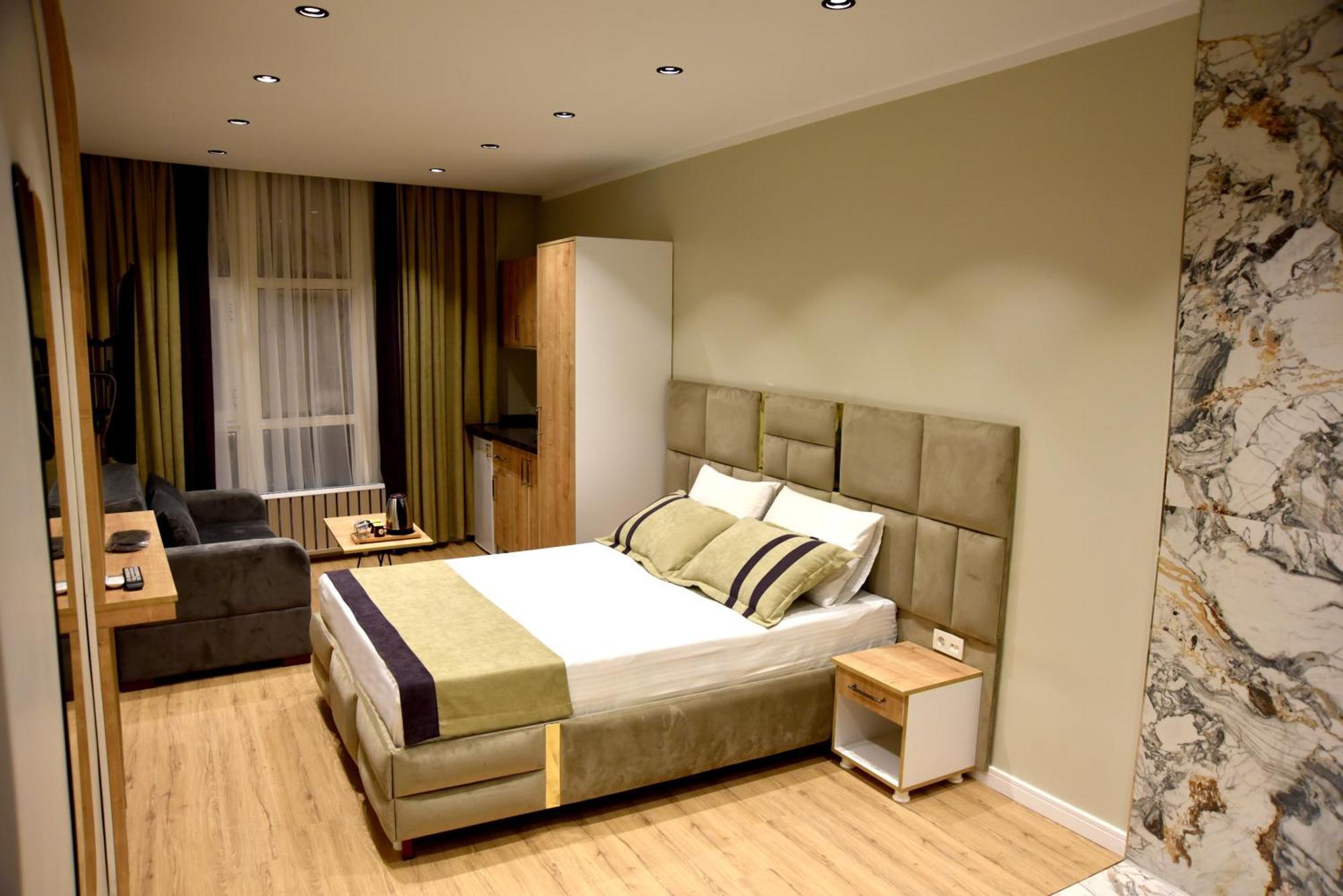 Hotel Edwin 3*