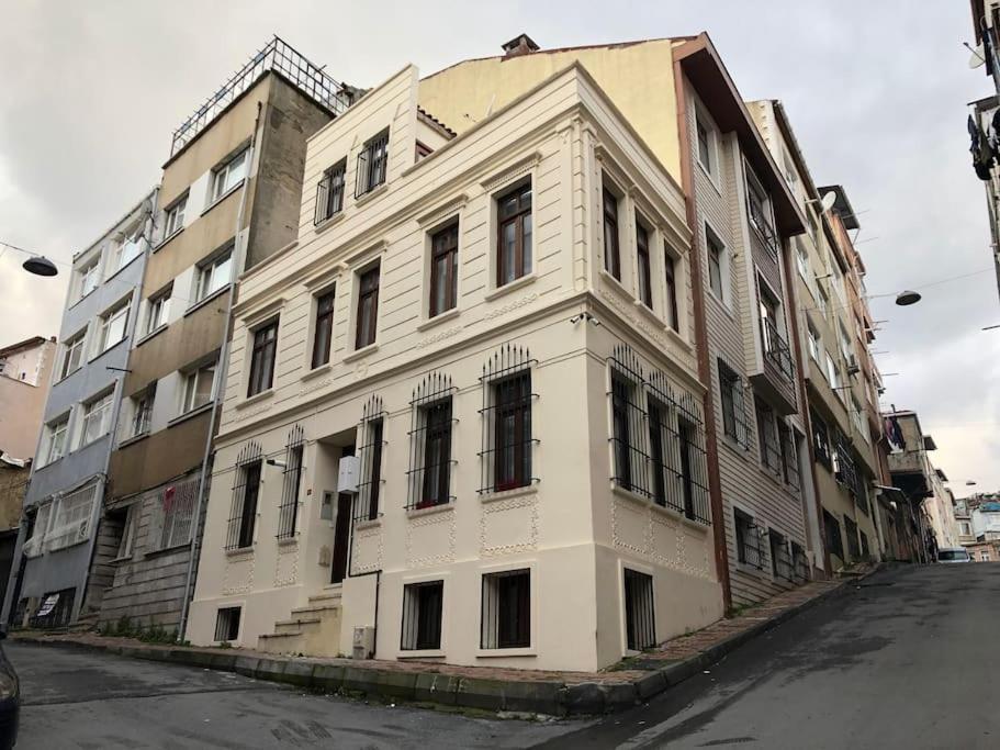 Tekfur Sarayi Ve Kariye Muezesi Yakininda Tarihi Ev *