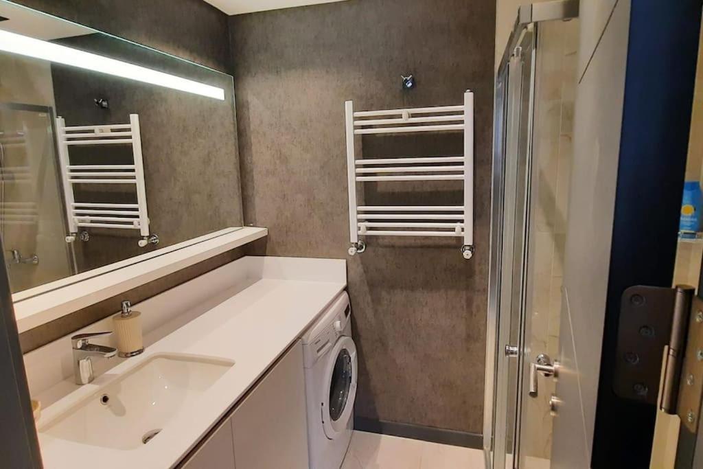 New Modern 2br 2ba * Istanbul