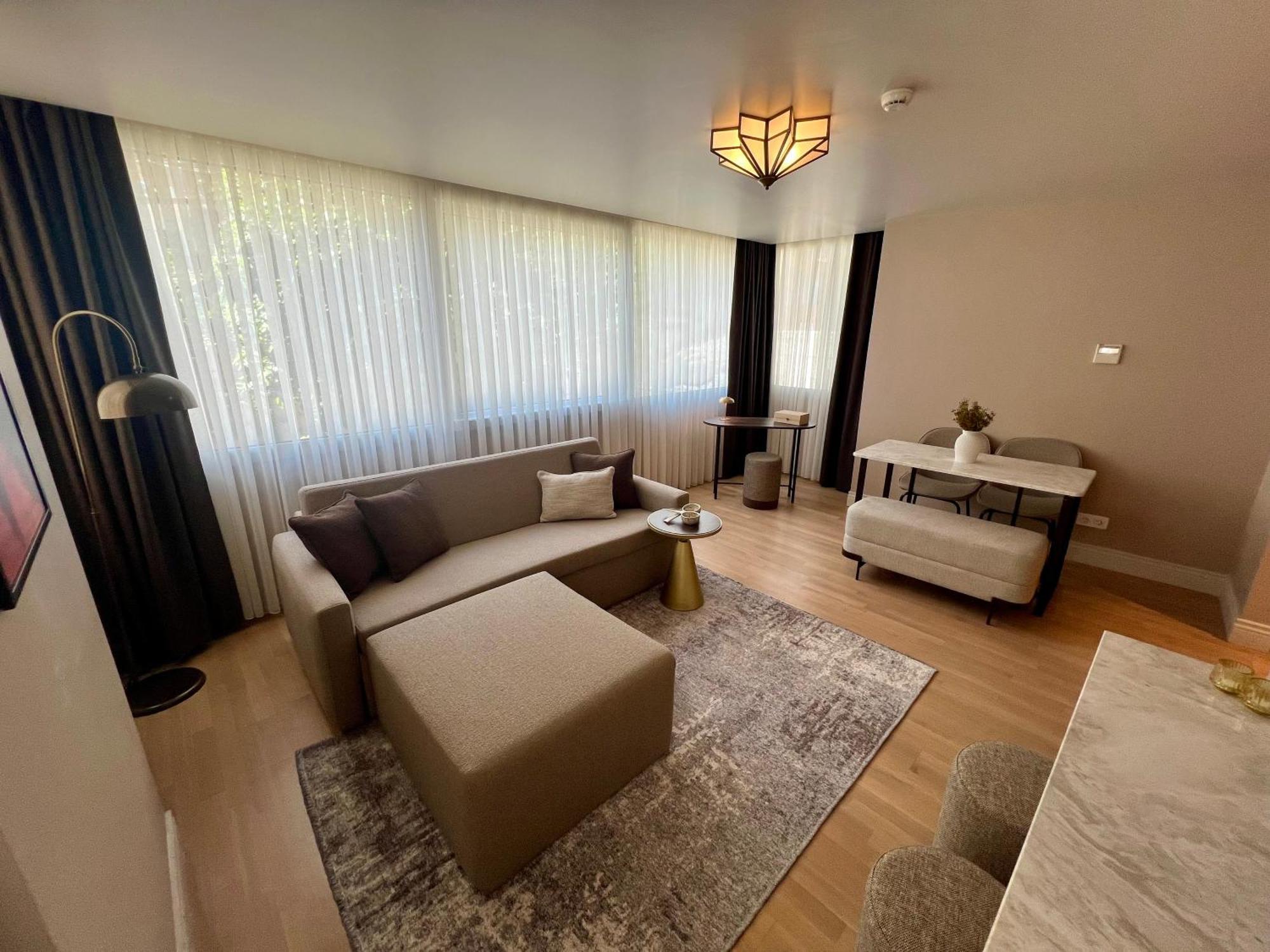 Weingart Hotel 4*