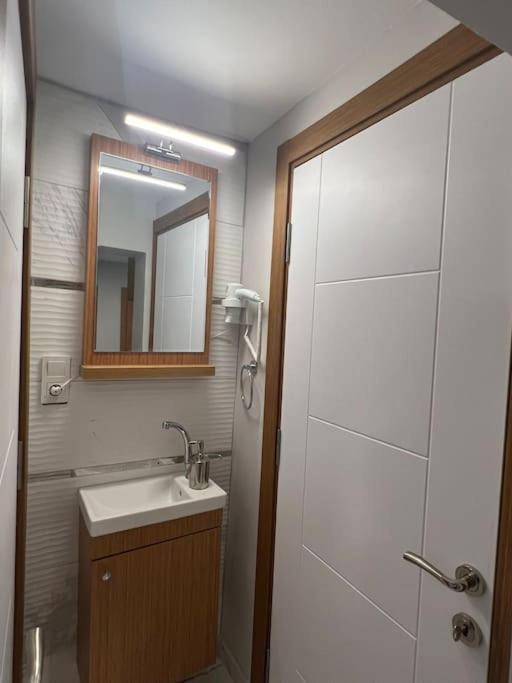 Charming With Fast Wifi And Ac Near Nisantasi And Taksim #101 Apartment Istanbul