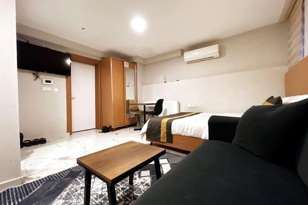 Charming With Fast Wifi And Ac Near Nisantasi And Taksim #101 * Istanbul