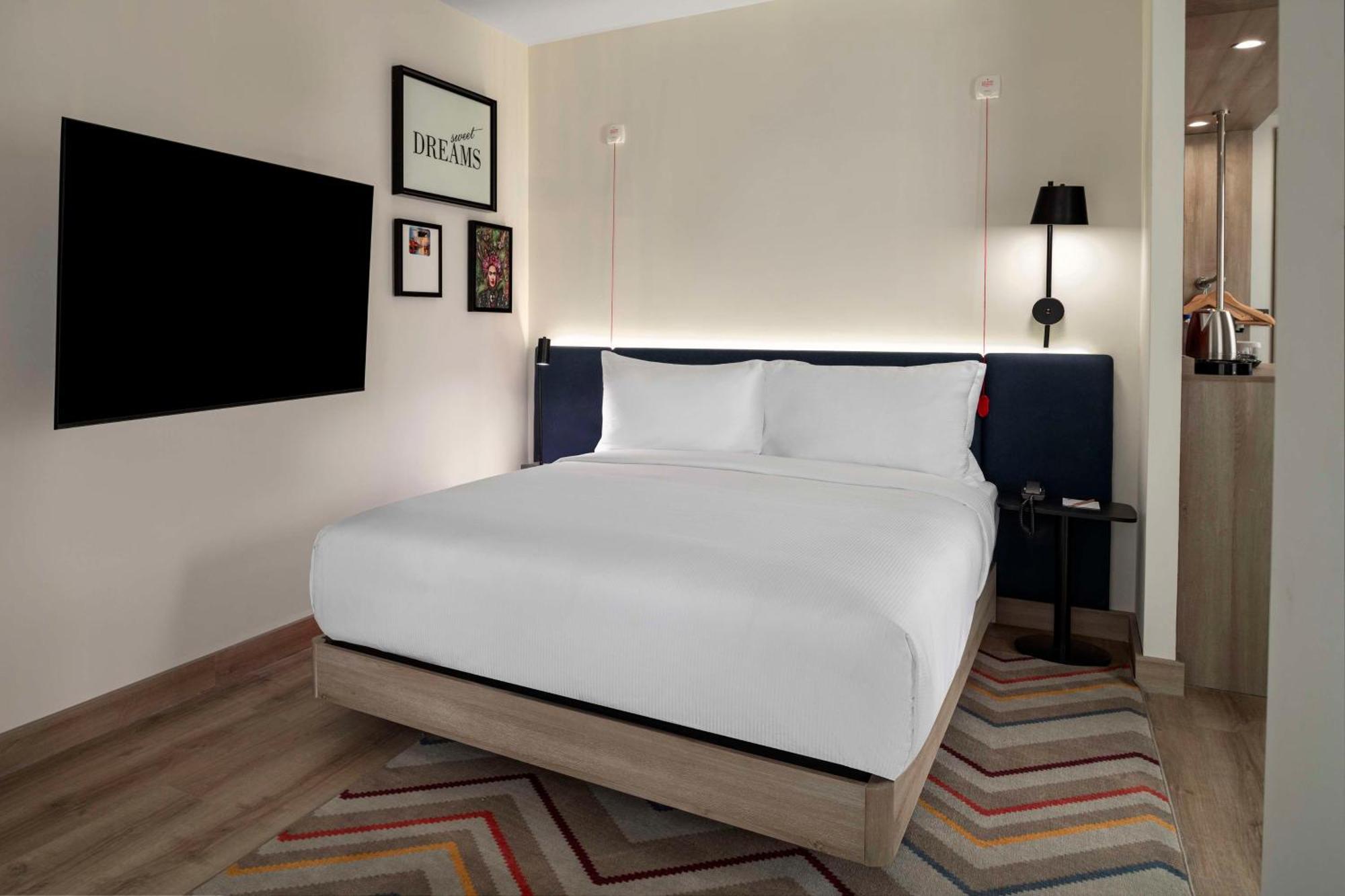 Hotel Hampton By Hilton Merter