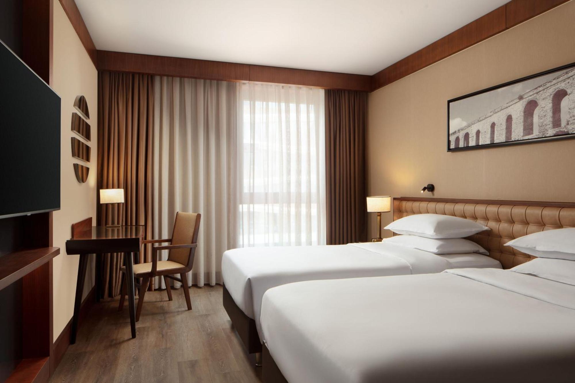 Sheraton Center Hotel 5*