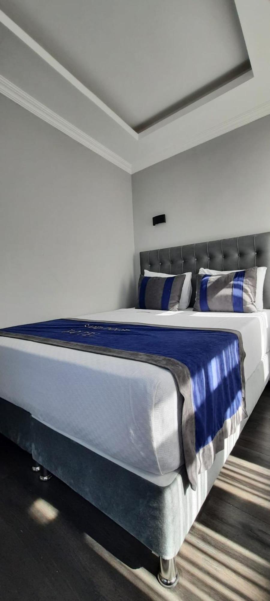 Door Otel *