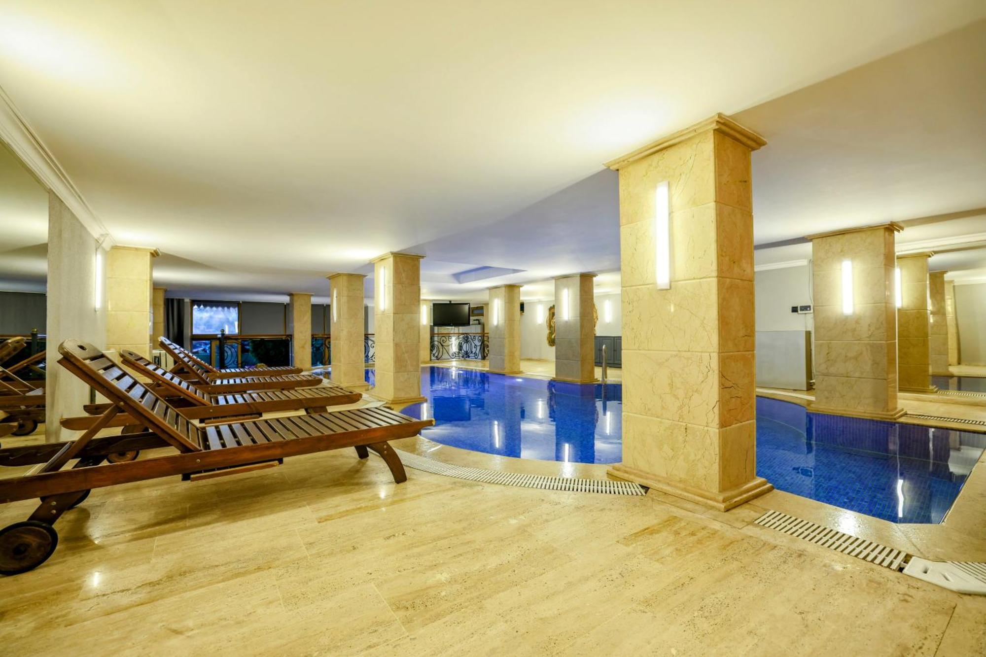Isitmali Havuzlu Lueks Villa