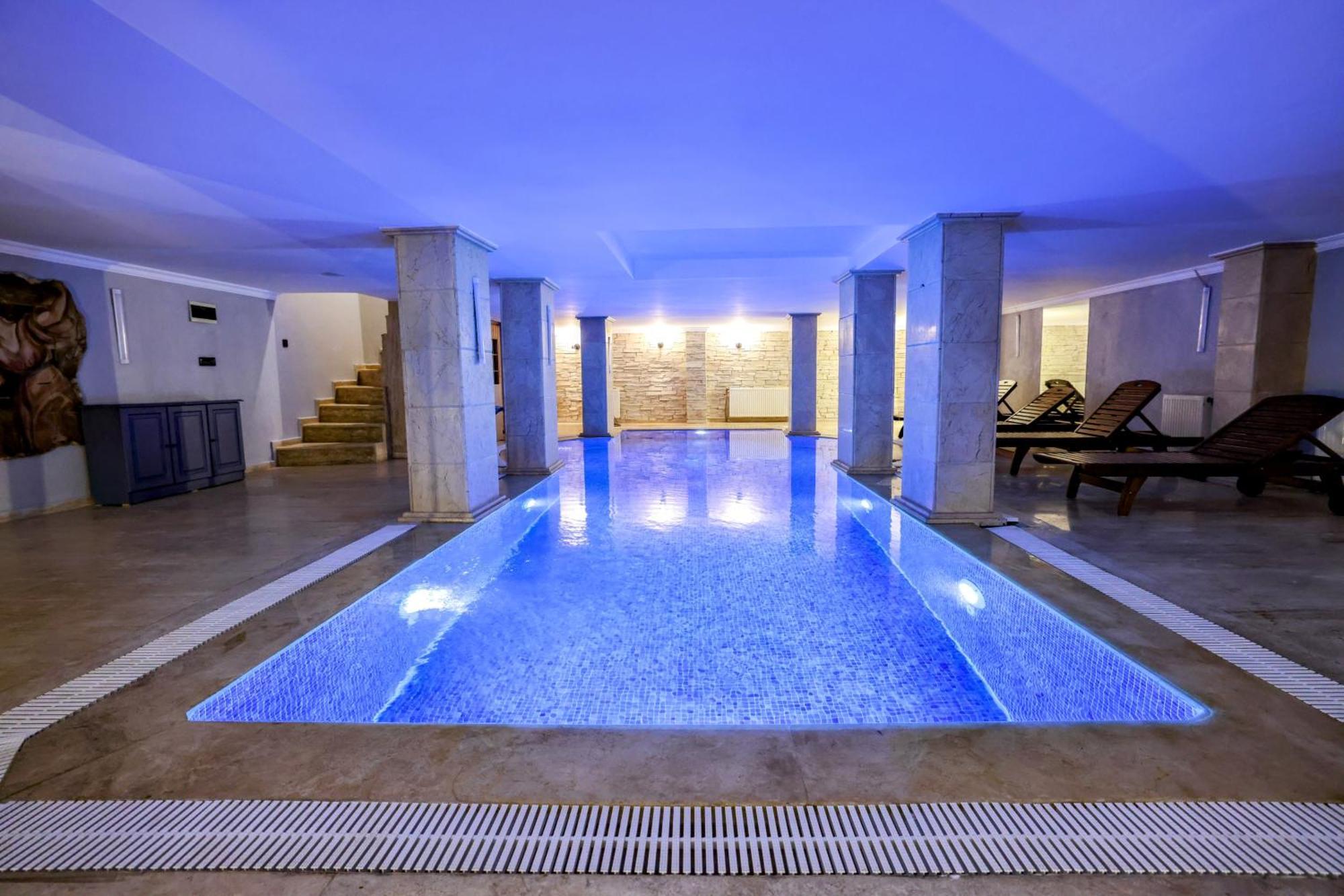 Isitmali Havuzlu Lueks Villa Istanbul