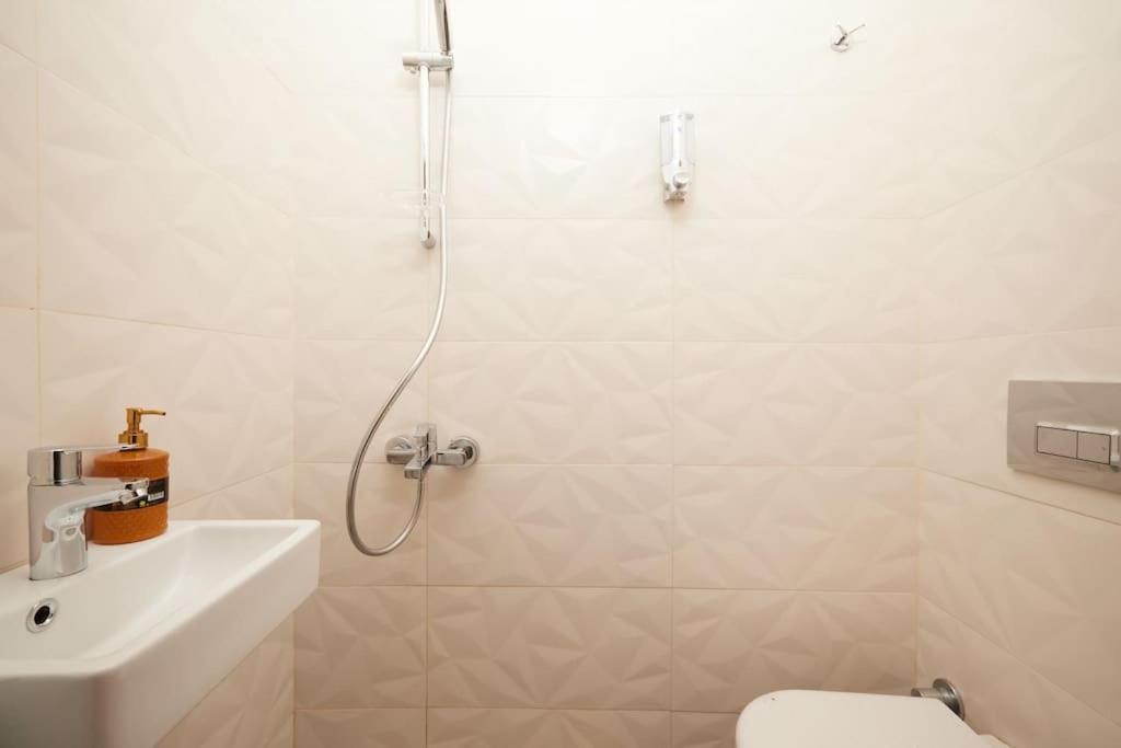 Apartment Charming 3br 2bath Ac In Center - Santur D8 *
