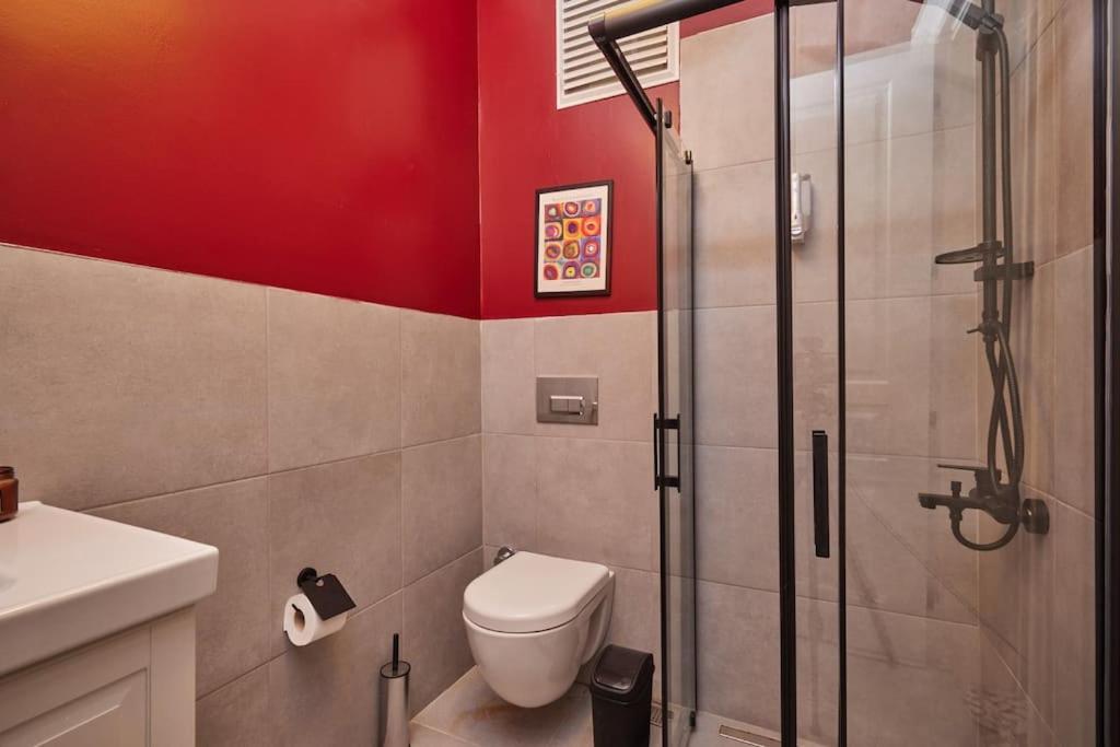 Charming 3br 2bath Ac In Center - Santur D8 Apartment *