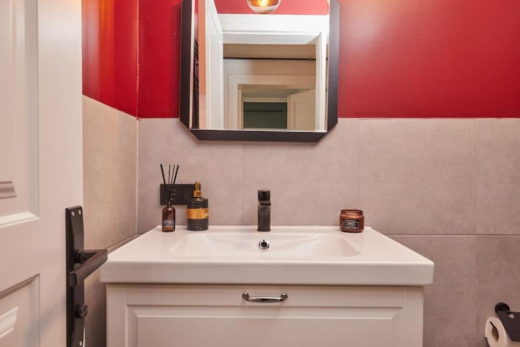 Charming 3br 2bath Ac In Center - Santur D8 Apartment