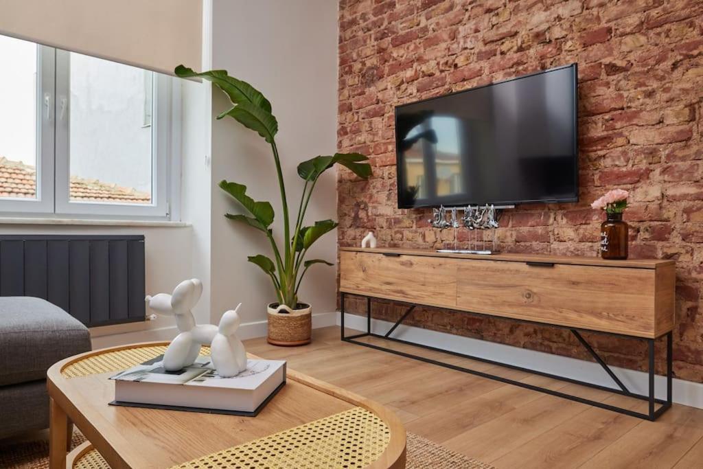 Apartment Charming 3br 2bath Ac In Center - Santur D8