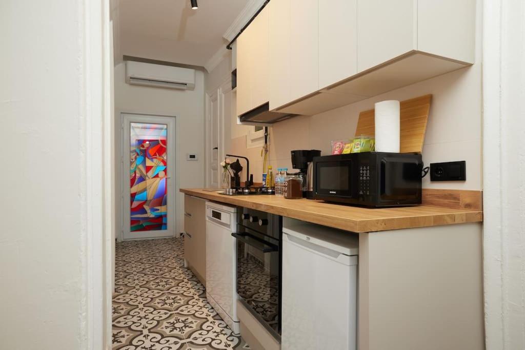 Apartment Stunning 3br 2bath Ac In Center - Santur D3 *