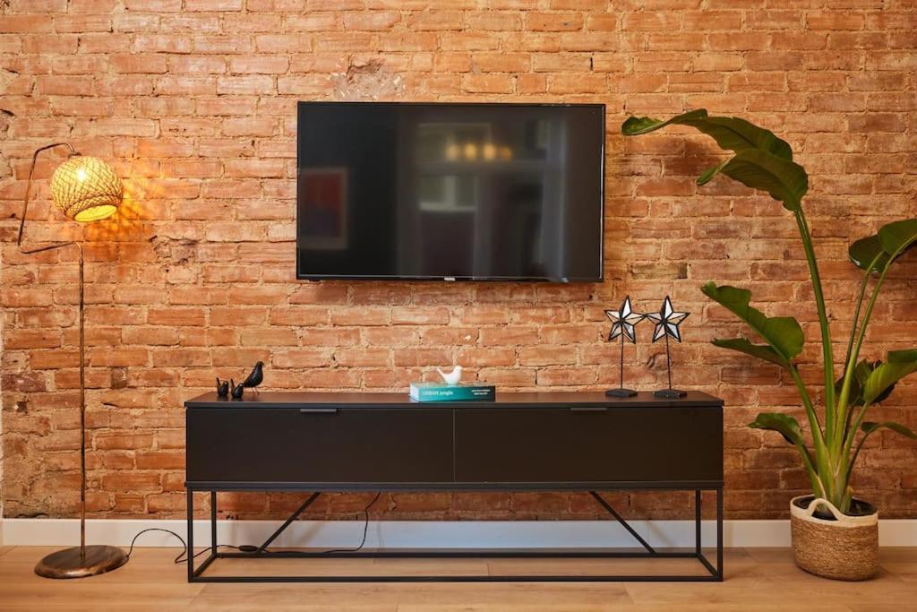 Stunning 3br 2bath Ac In Center - Santur D3 Apartment *