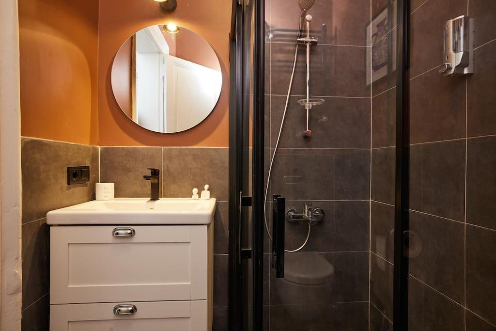 Apartment Charming 2br Ac In Center - Santur D1 *